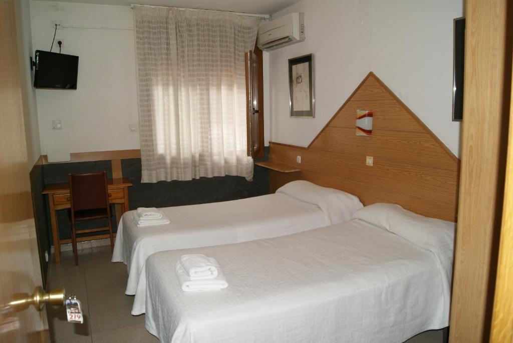 Hostal Sant Bernat Olot Room photo